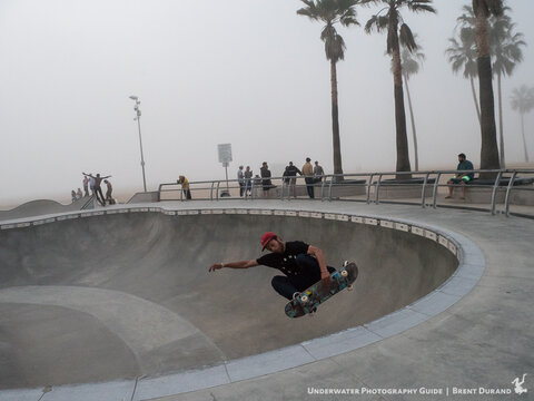 Skating in Venice. Panasonic LUMIX GH5 with Leica DG 12-60mm f/2.8-4. ISO 3200, f/6.3, 1/250.